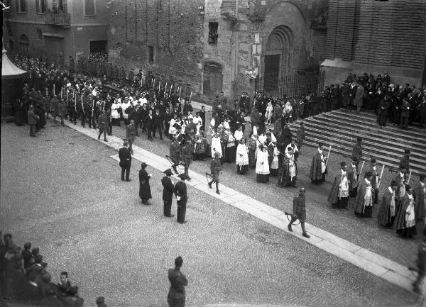 Pavia - piazza - Cattedrale - corteo - traslazione corpo Cardinal Riboldi