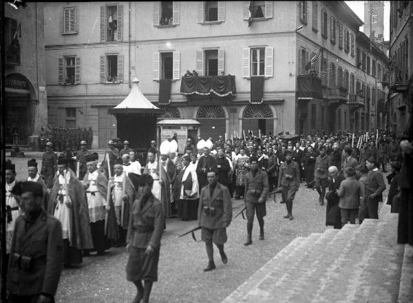 Pavia - piazza - Cattedrale - corteo - traslazione corpo Cardinal Riboldi