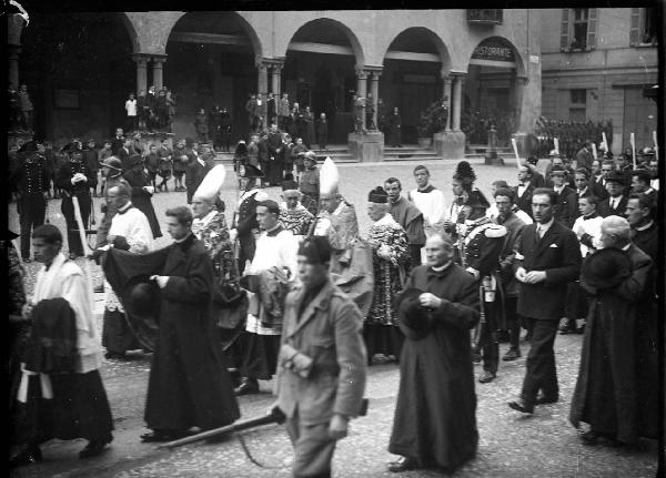 Pavia - palazzo - Vescovado - corteo - traslazione corpo Cardinal Riboldi