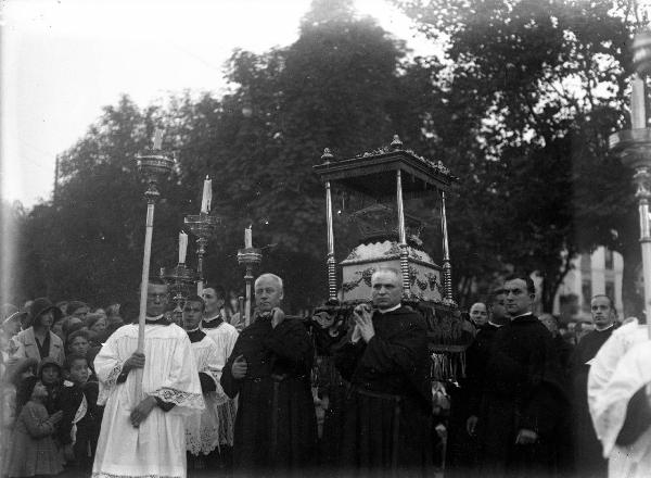 Pavia - chiesa - Cattedrale - corteo - traslazione dell'urna con le spoglie di S. Agostino