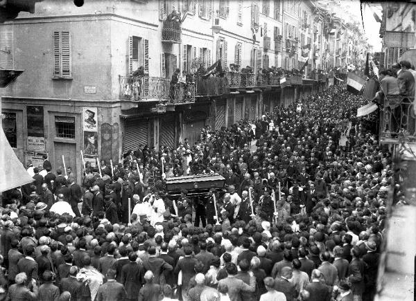 Pavia - palazzo - Vescovado - vescovo Francesco Ciceri - corteo funebre