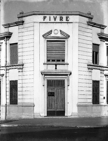 Pavia - piazza Dante - Fivre (Fabbrica Italiana Valvole Radio Elettriche) - Facciata - Ingresso