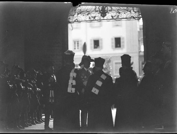 Pavia - corso Vittorio Emanuele (Strada Nuova) - Università - Ingresso cortile dei Caduti - visita principe Umberto II di Savoia