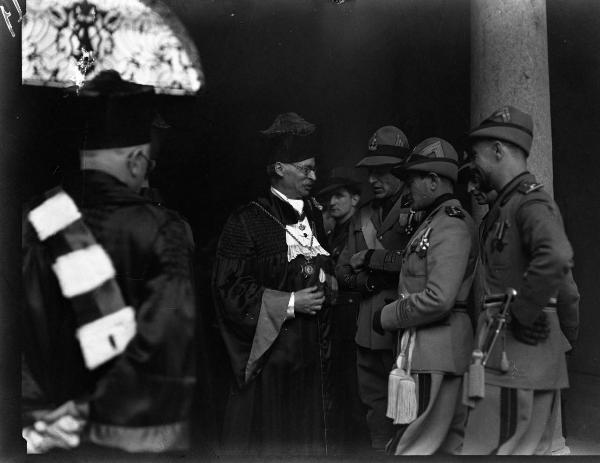 Pavia - corso Vittorio Emanuele (Strada Nuova) - Università - palazzo centrale - visita principe Umberto II di Savoia - rettore Paolo Vinassa de Regny