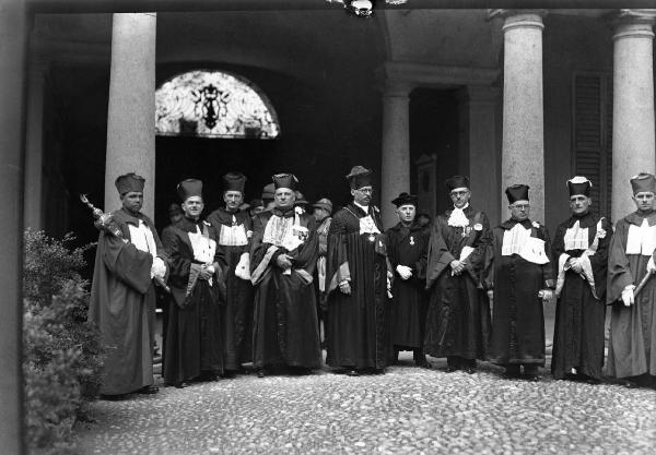 Pavia - corso Vittorio Emanuele (Strada Nuova) - Università - palazzo centrale - visita principe Umberto II di Savoia - rettore Paolo Vinassa de Regny e senato accademico