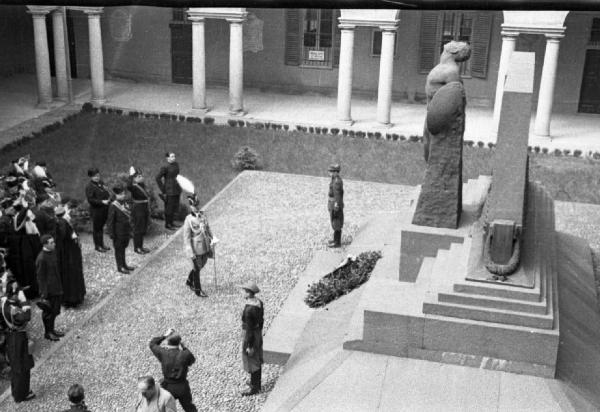 Pavia - corso Vittorio Emanuele (Strada Nuova) - Università - Cortile dei Caduti - visita principe Umberto II di Savoia