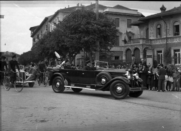 Pavia - viale Cesare Battisti - visita principe Umberto II di Savoia