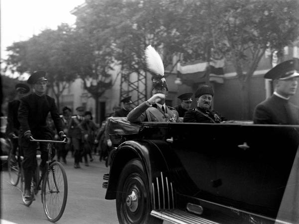 Pavia - corso Vittorio Emanuele (ora Strada Nuova) - visita principe Umberto II di Savoia