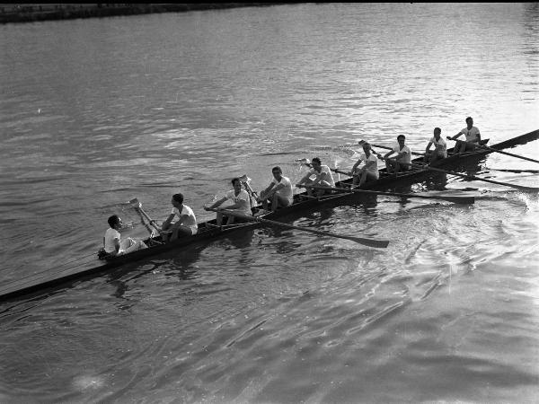 Pavia - Ticino - regata universitaria Pavia Pisa - visita principe Umberto II di Savoia - equipaggio