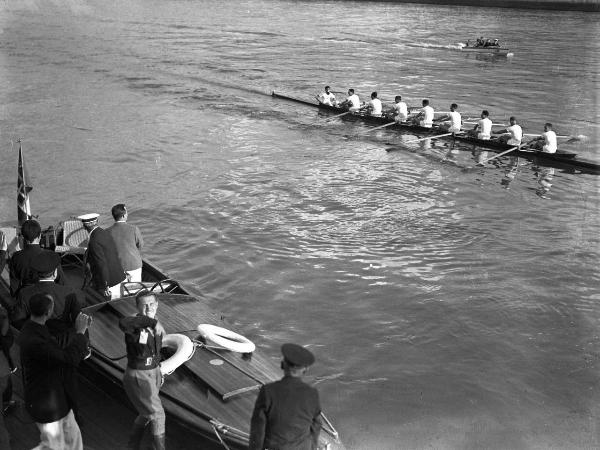 Pavia - Ticino - regata universitaria Pavia Pisa - visita principe Umberto II di Savoia - equipaggio