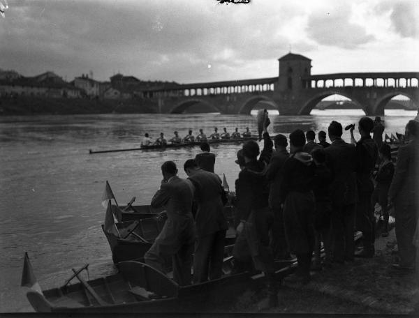 Pavia - Ticino - regata universitaria Pavia Pisa - visita principe Umberto II di Savoia - equipaggio