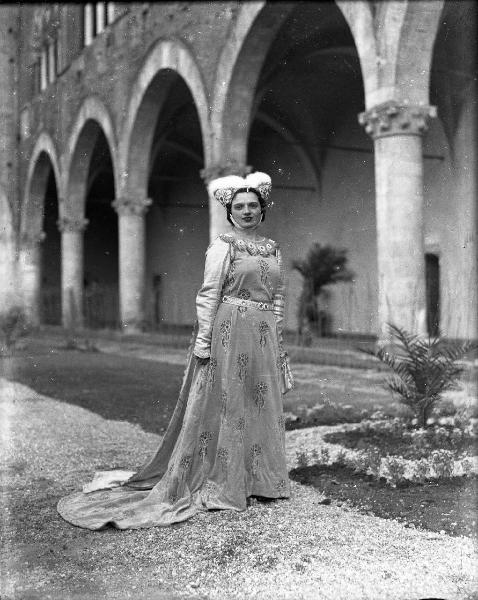 Pavia - Castello Visconteo - mostra Tranquillo Cremona - dama