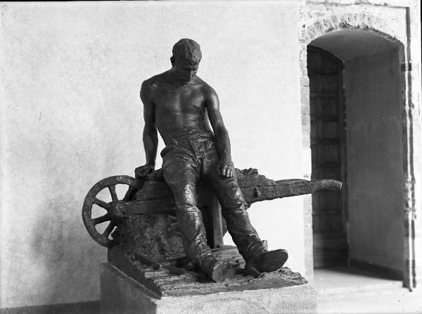 Pavia - Castello Visconteo - mostra Tranquillo Cremona - scultura di Enrico Butti