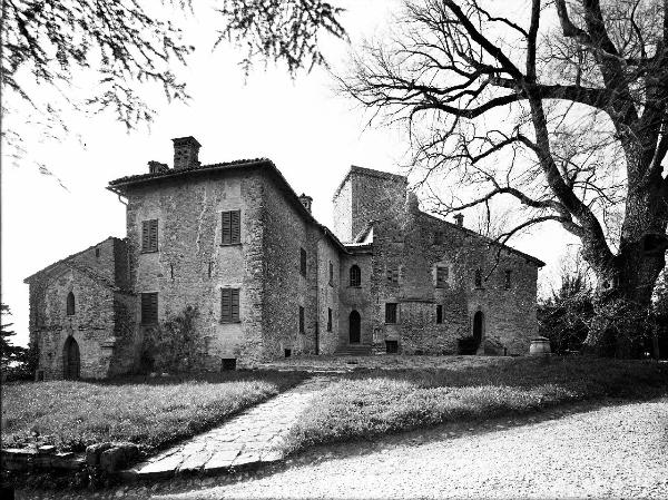 Zavattarello (Pv), frazione Pometo sul Colle - Castello - Esterni