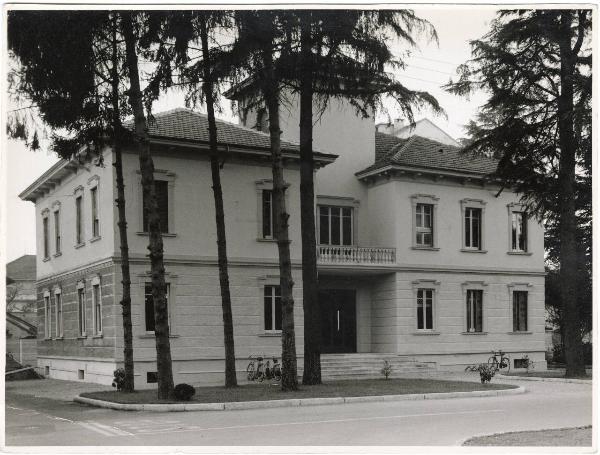 Corbetta - Edificio in Piazza XXV Aprile