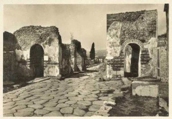 Sito archeologico - Pompei - Porta Ercolano e Via dei Sepolcri