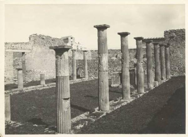 Sito archeologico - Pompei - Foro triangolare - Tempio antico