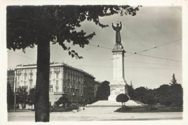 Milano - Piazza Risorgimento - Monumento a S. Francesco