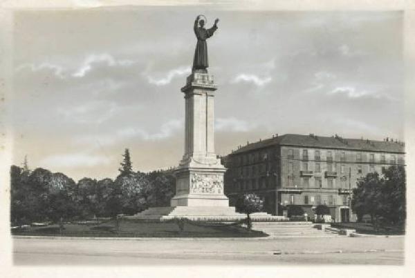 Milano - Piazza Risorgimento - Monumento a S. Francesco