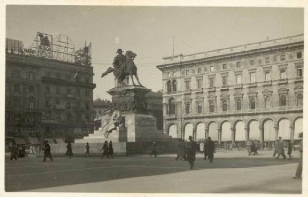 Milano - Piazza del Duomo - Monumento a Vittorio Emanuele II