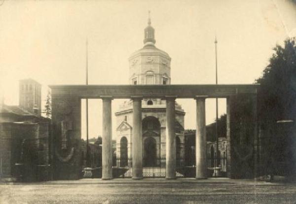 Milano - Piazza S. Ambrogio - Tempio della Vittoria