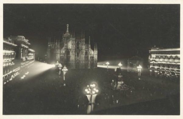 Milano - Piazza del Duomo / Milano - Piazza del Duomo - Illuminazione notturna