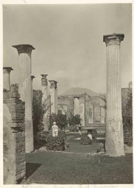 Sito archeologico - Pompei - Casa di Olconio Rufo - Giardino