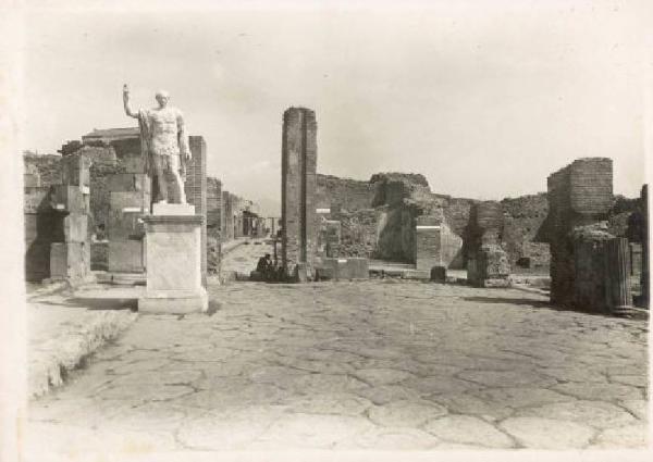 Sito archeologico - Pompei - Incrocio tra Via Stabia e Via dell'Abbondanza