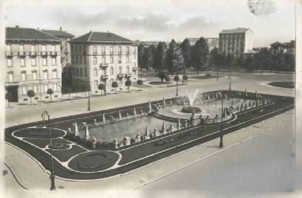 Milano - Piazzale Giulio Cesare - Fontana delle Quattro Stagioni