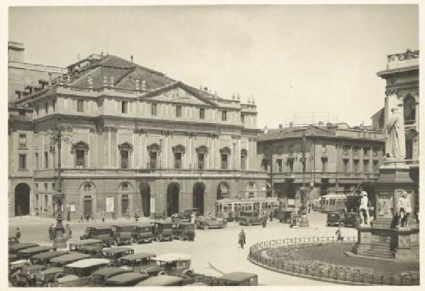 Milano - Piazza e Teatro alla Scala