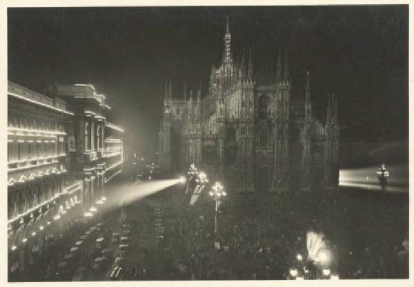 Milano - Piazza del Duomo / Milano - Piazza del Duomo - Illuminazione notturna