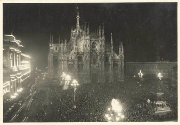 Milano - Piazza del Duomo / Milano - Piazza del Duomo - Illuminazione notturna