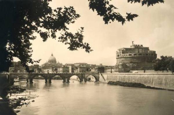 Roma - Castel S. Angelo e fiume Tevere