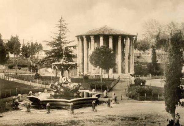 Roma - Piazza della Bocca della Verità - Tempio di Vesta