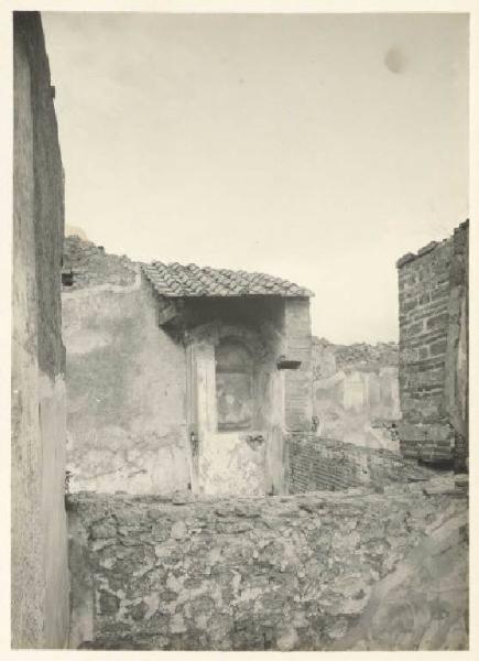 Sito archeologico - Pompei - Casa del giardino di Ercole - Altare