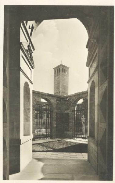 Milano - Basilica di S. Ambrogio - Campanile dei Canonici