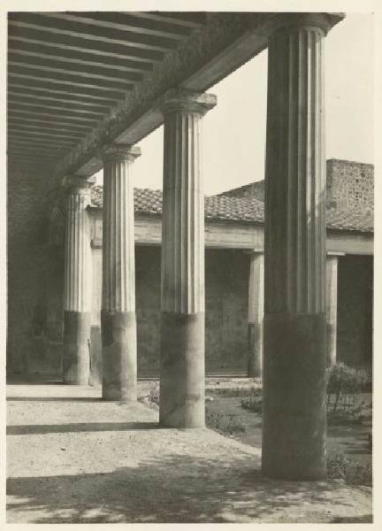 Sito archeologico - Pompei - Casa delle Nozze d'Argento - Peristilio