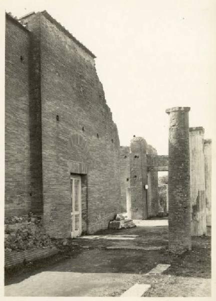 Sito archeologico - Pompei - Foro Civile - Facciata della Curia