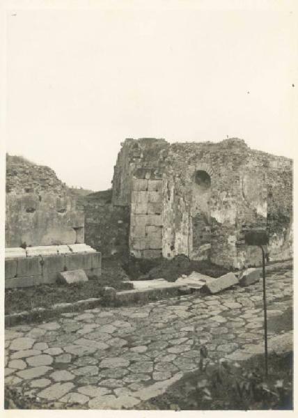 Sito archeologico - Pompei - Porta Ercolano - Mura