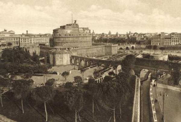 Roma - Castel S. Angelo e cinta muraria pentagonale