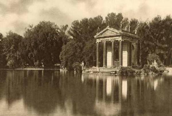 Roma - Villa Borghese - Giardino del Lago - Tempio di Esculapio