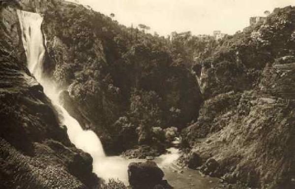 Tivoli - Cascata grande e tempio di Vesta