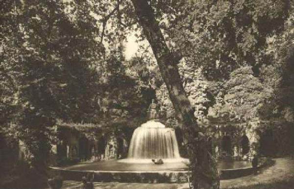 Tivoli - Villa d'Este - Fontana di Tivoli o dell'Ovato