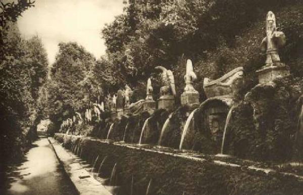 Tivoli - Villa d'Este - Fontana delle Cento Cannelle