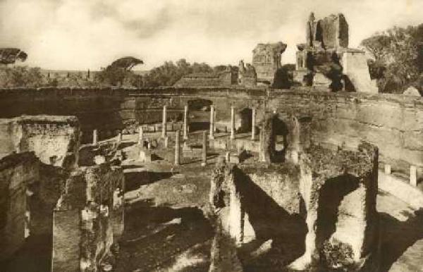 Sito archeologico - Tivoli - Villa Adriana - Il Natatorio