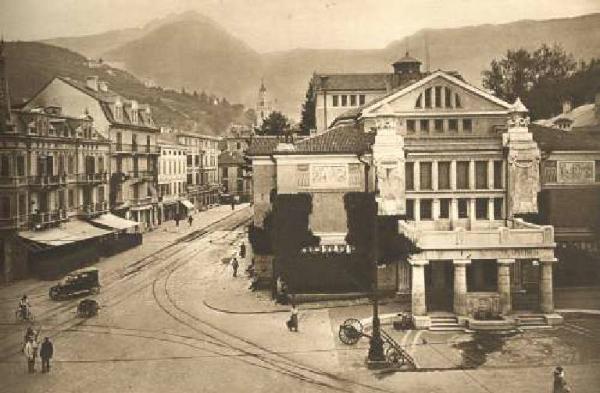 Merano - Teatro e corso Goethe
