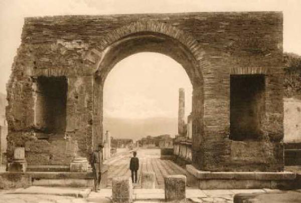 Sito archeologico - Pompei - Arco di Nerone