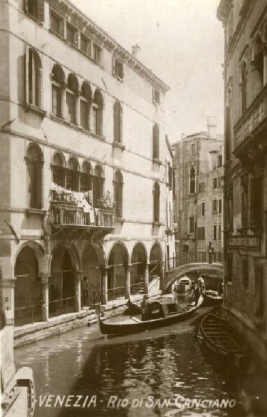 Venezia - Rio di San Canciano - Gondole