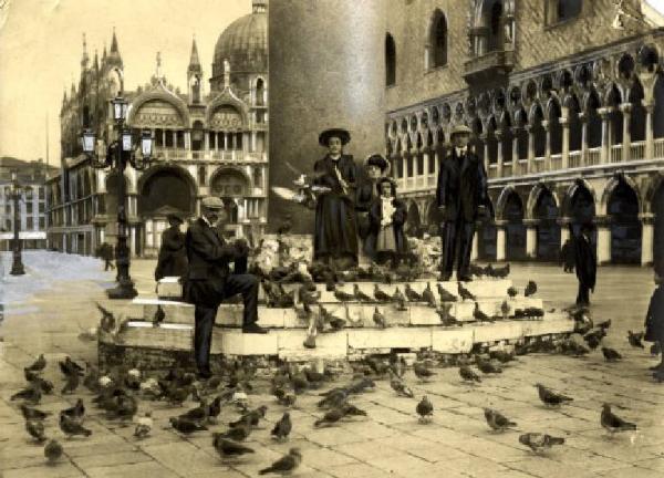 Venezia - Colle dei Tre Ponti - Gondole