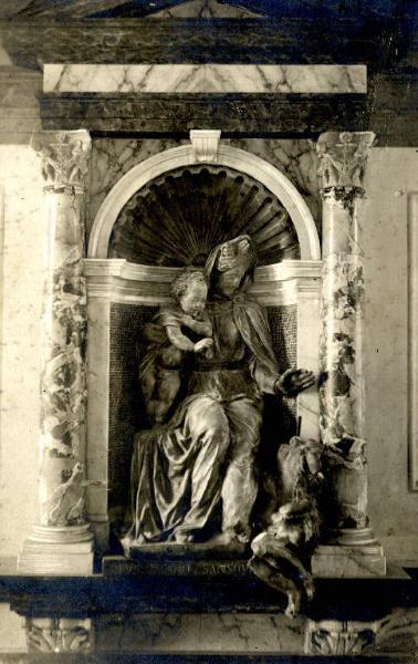 Venezia - Campanile di S Marco - Loggetta del Sansovino - Nicchia - Madonna col putto e San Giovannino